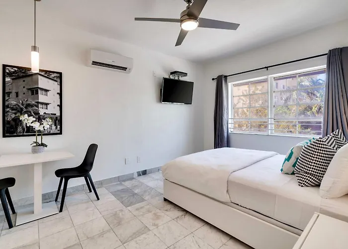 Best Location By The Beach ! Free Wifi - Tv - All Amenities 103
